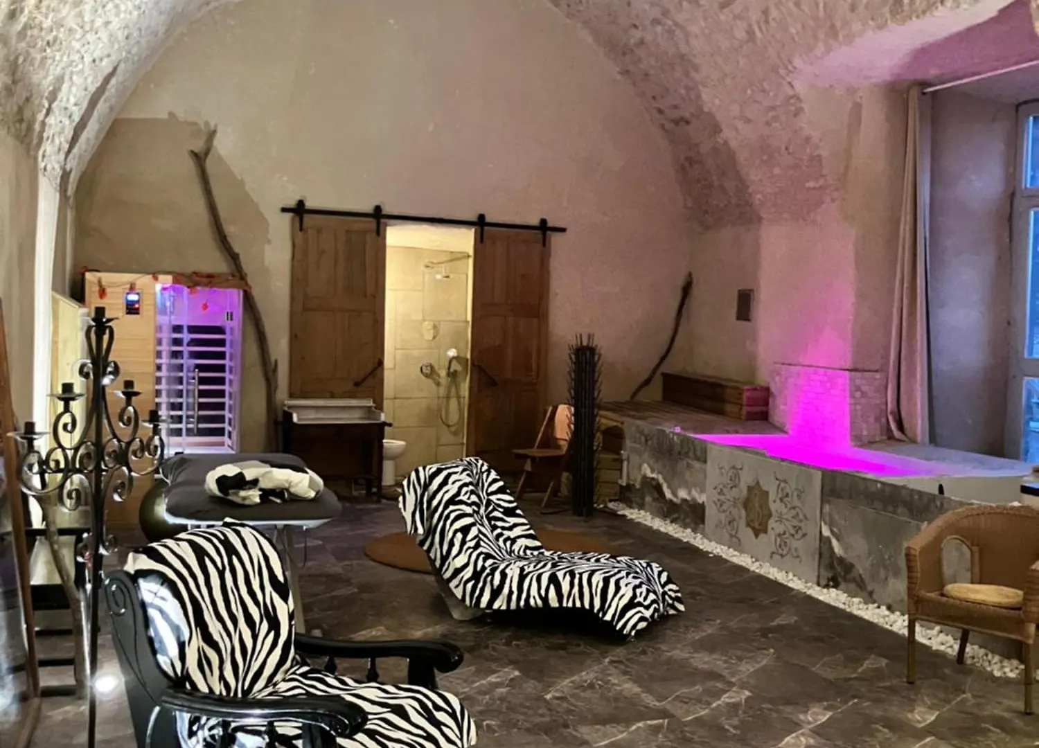 Les Jardins De La Cathedrale Chambres D Hotes Gite De Groupe Viviers Bed & Breakfast